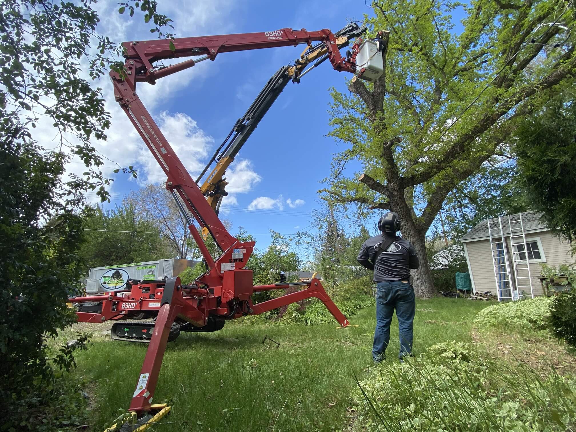 Parker Tree Service lift positioned for residential tree service